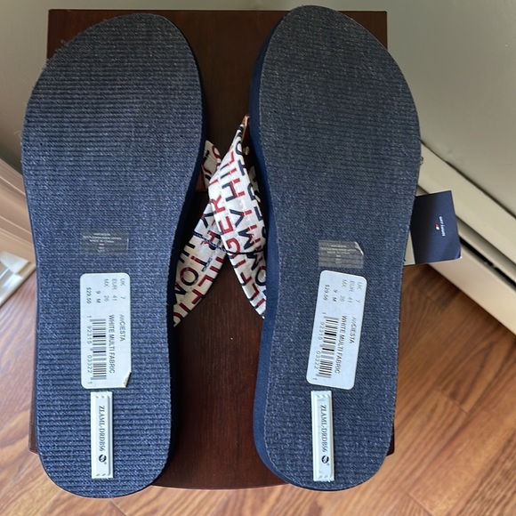 Tommy Hilfiger flip flops - Picture 2 of 3